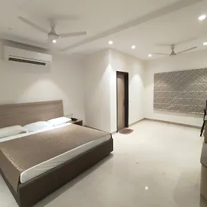 bagla-atithi-bhawan.hotels-varanasi.com/